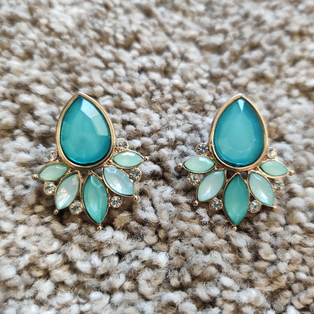 *free with purchase* Forever 21 Aqua/Turquoise Earrings